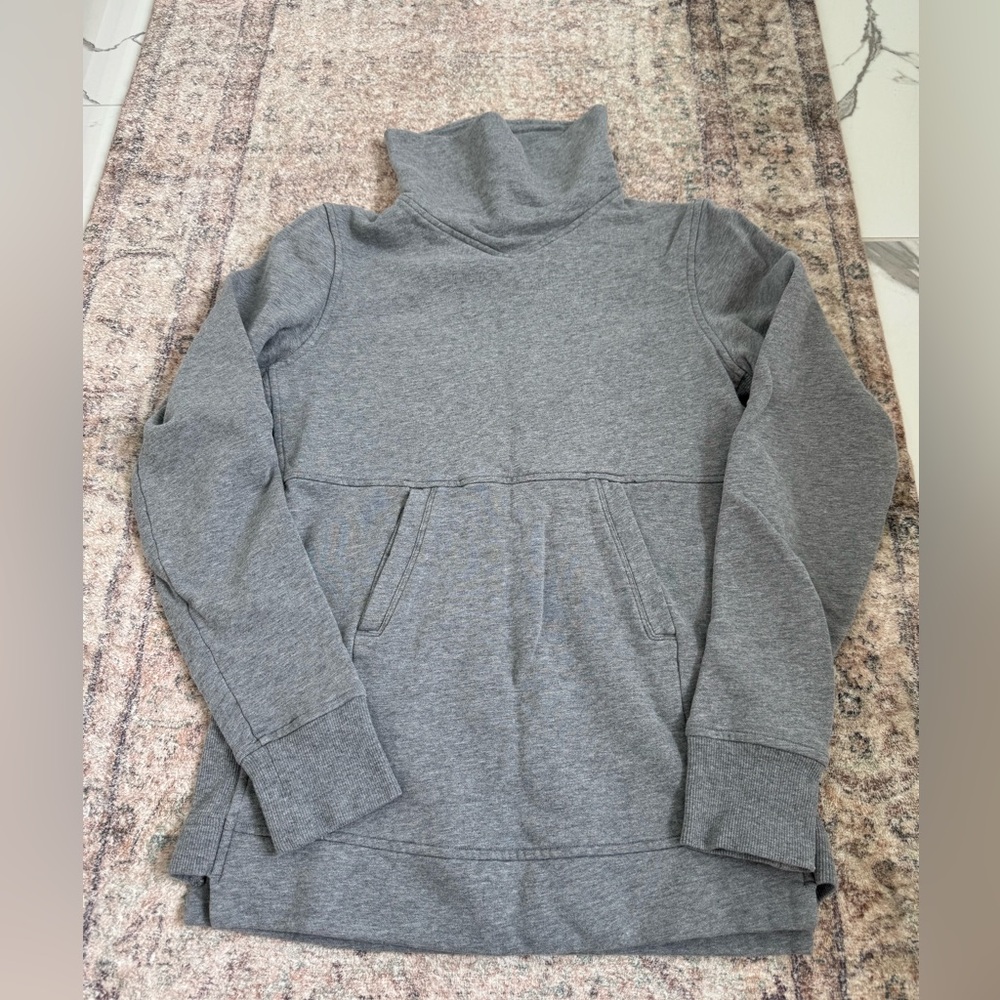 Lululemon kangaroo pouch turtleneck sweatshirt size 4